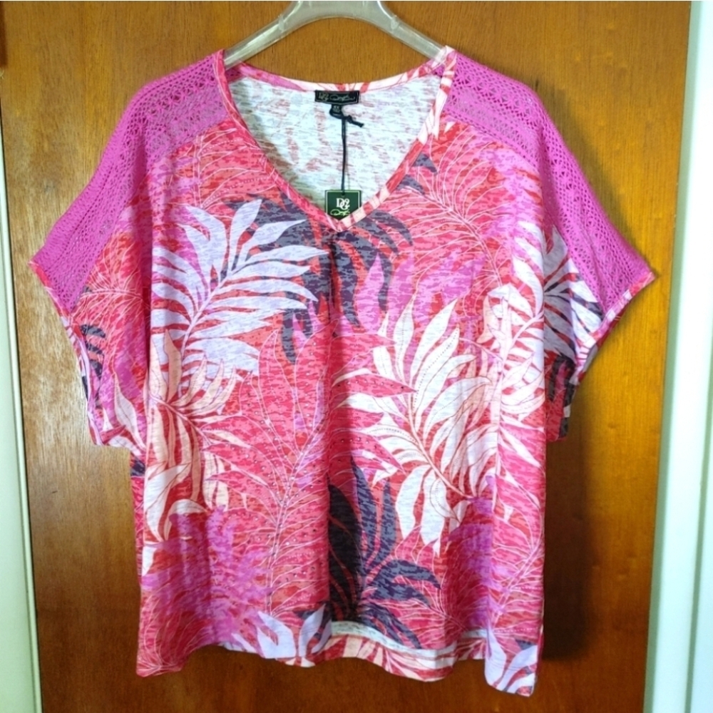 DG2 Diane Gilman V-Neck Floral Rhinestone Embellished Top size 4x New with Tags